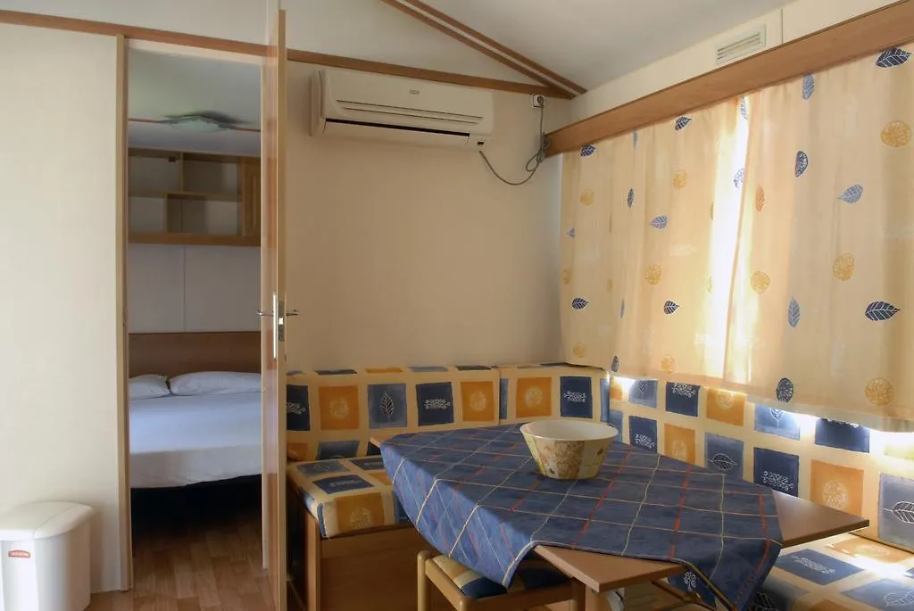 Camping La Rocca 马内尔巴 营地