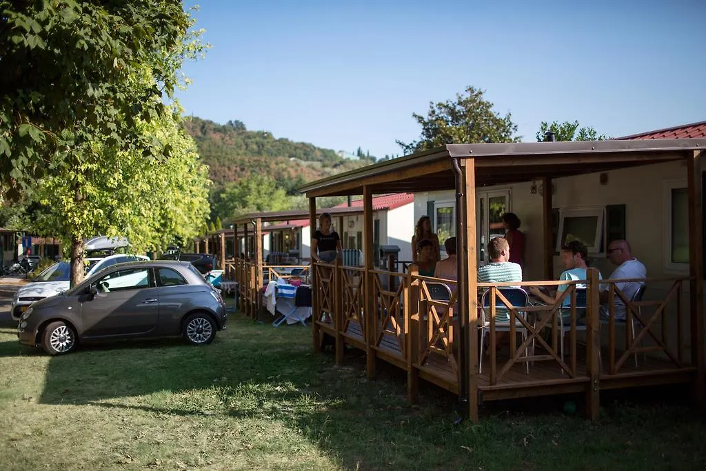 营地 Camping La Rocca 马内尔巴
