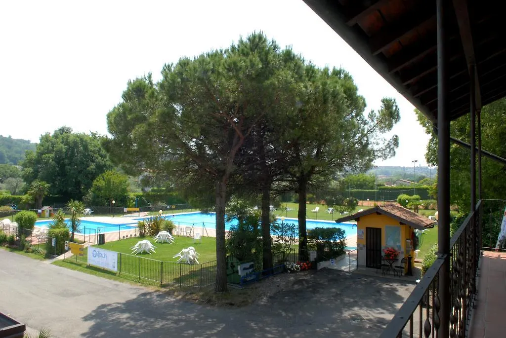 Camping La Rocca 马内尔巴 营地