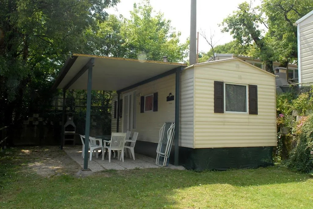 Camping La Rocca 马内尔巴