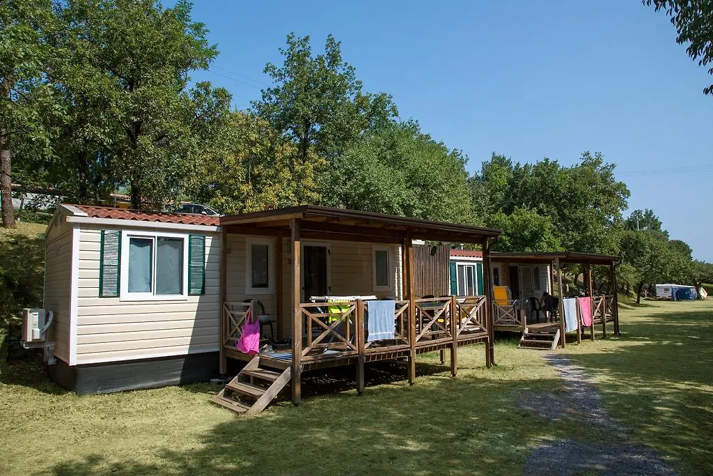 Camping La Rocca 马内尔巴 营地