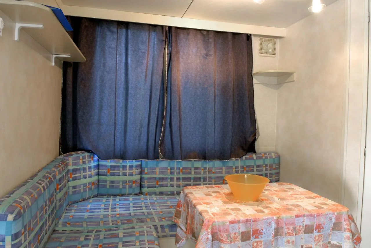 Camping La Rocca 马内尔巴 营地